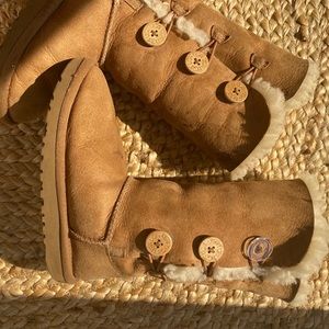 Children size 13 UGG Boot with Buttons